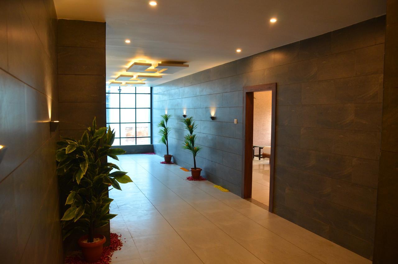 Hotel Apple Residency à Pātan Extérieur photo