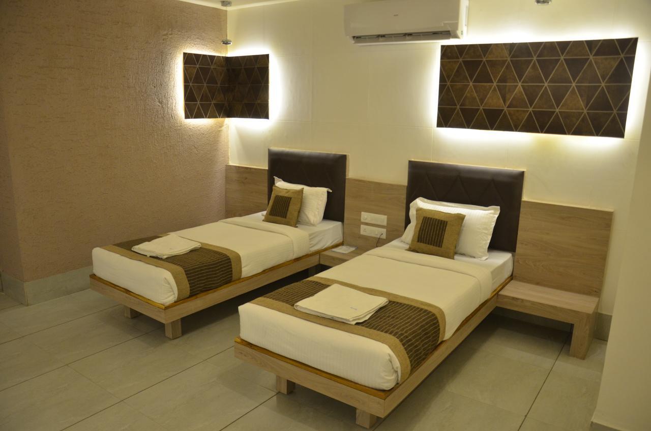 Hotel Apple Residency à Pātan Extérieur photo