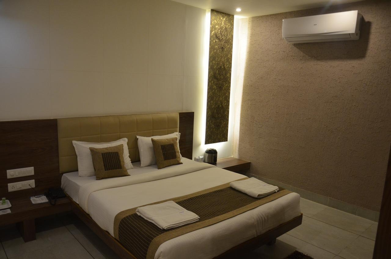 Hotel Apple Residency à Pātan Extérieur photo