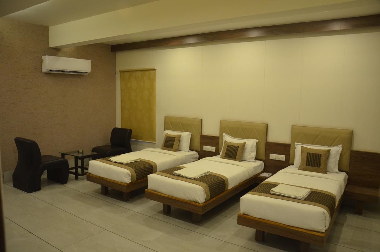 Hotel Apple Residency à Pātan Extérieur photo