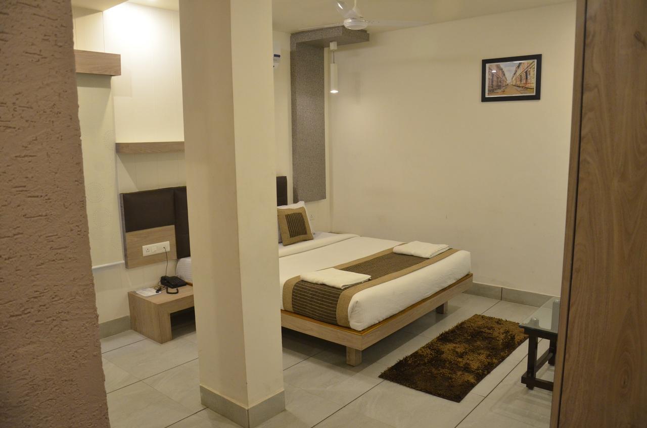 Hotel Apple Residency à Pātan Extérieur photo
