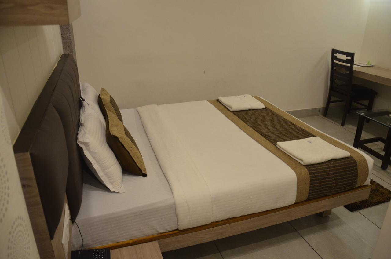 Hotel Apple Residency à Pātan Extérieur photo
