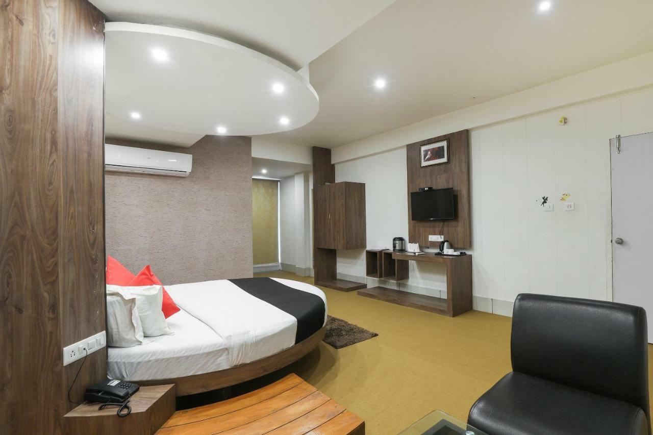Hotel Apple Residency à Pātan Extérieur photo