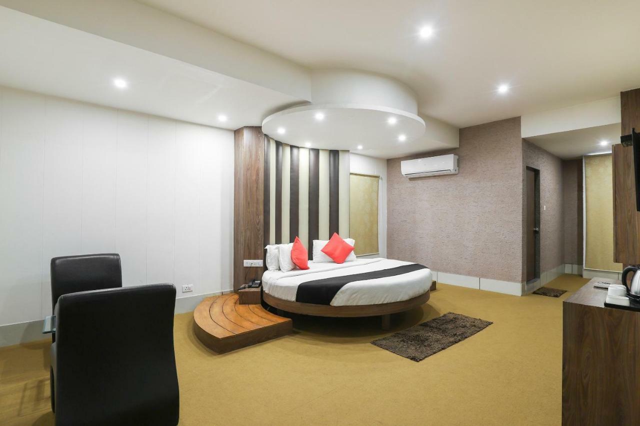 Hotel Apple Residency à Pātan Extérieur photo