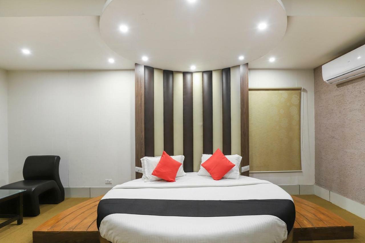 Hotel Apple Residency à Pātan Extérieur photo