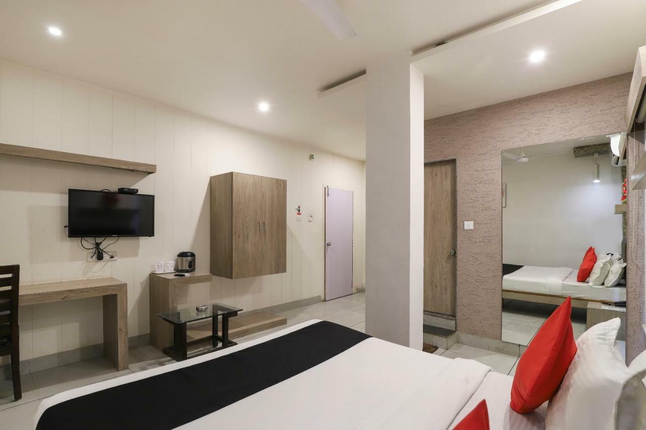 Hotel Apple Residency à Pātan Extérieur photo