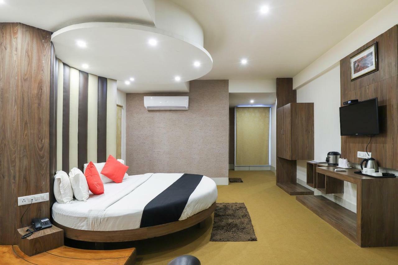 Hotel Apple Residency à Pātan Extérieur photo