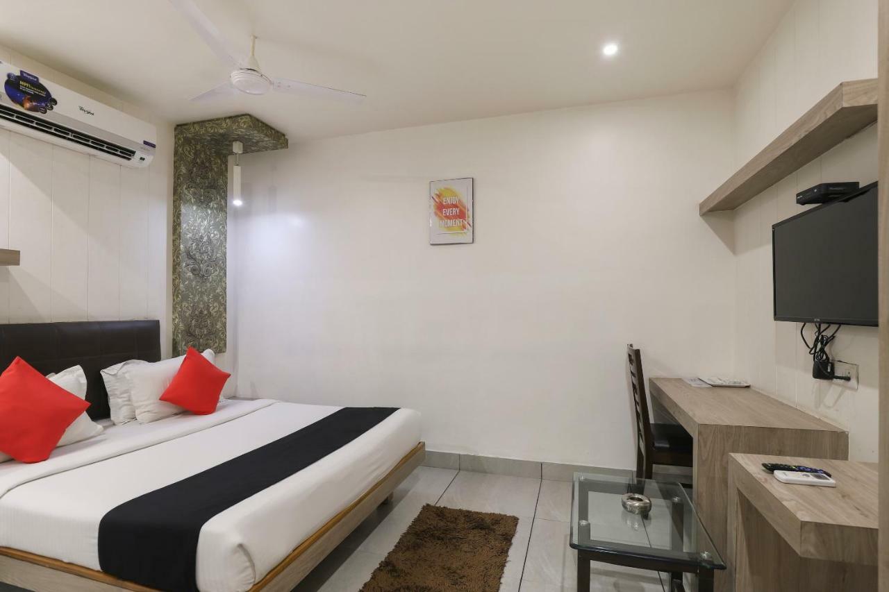 Hotel Apple Residency à Pātan Extérieur photo