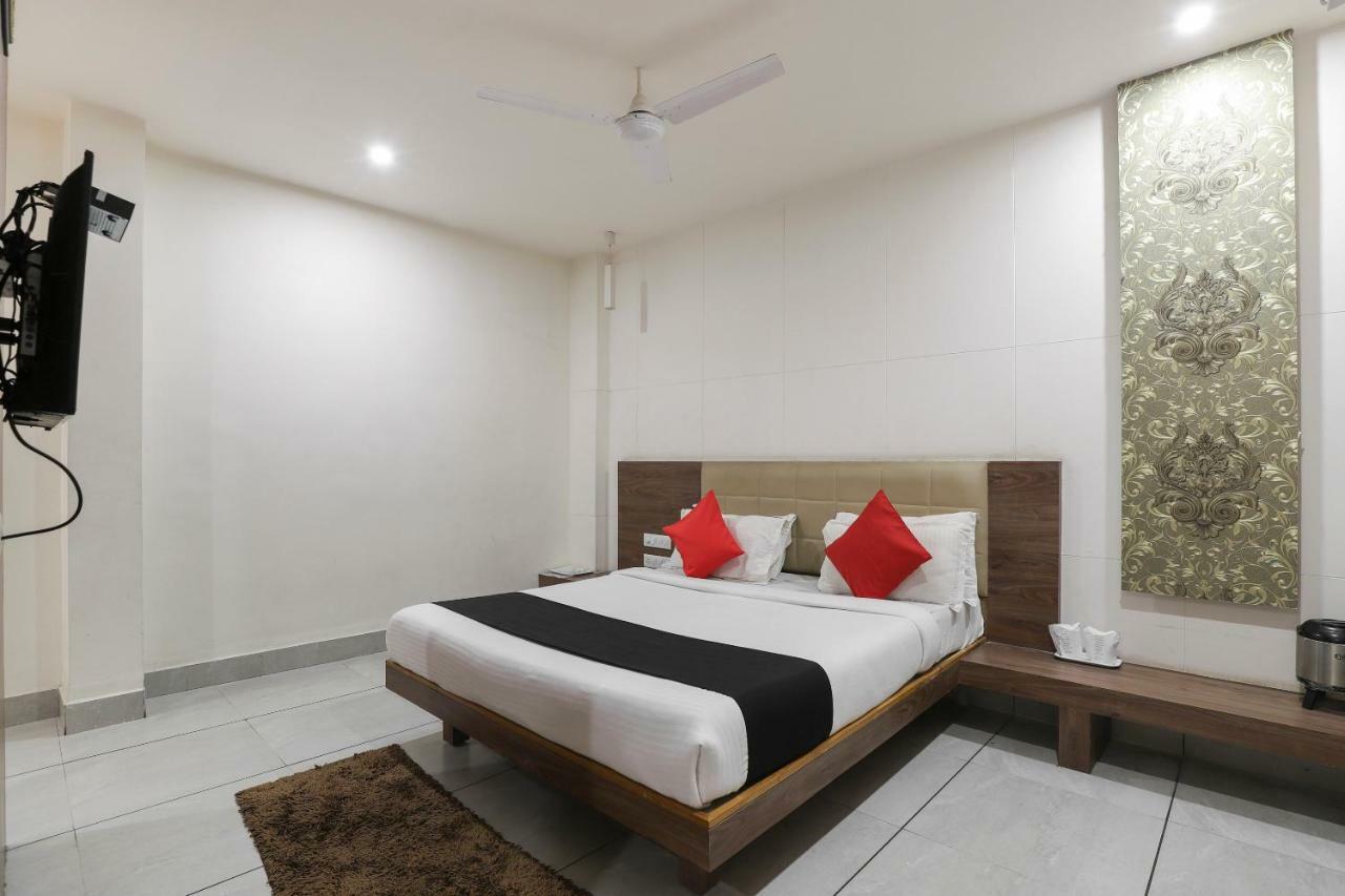 Hotel Apple Residency à Pātan Extérieur photo