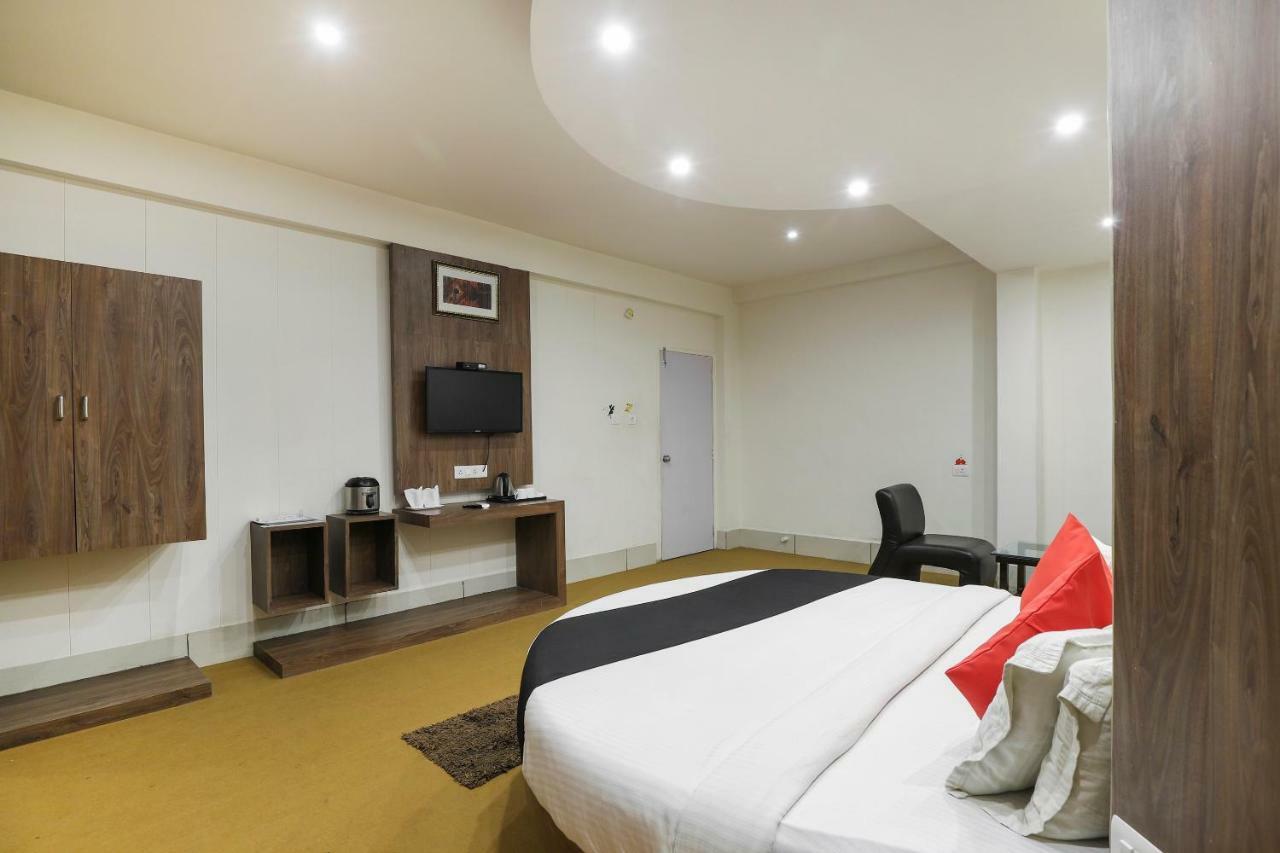 Hotel Apple Residency à Pātan Extérieur photo